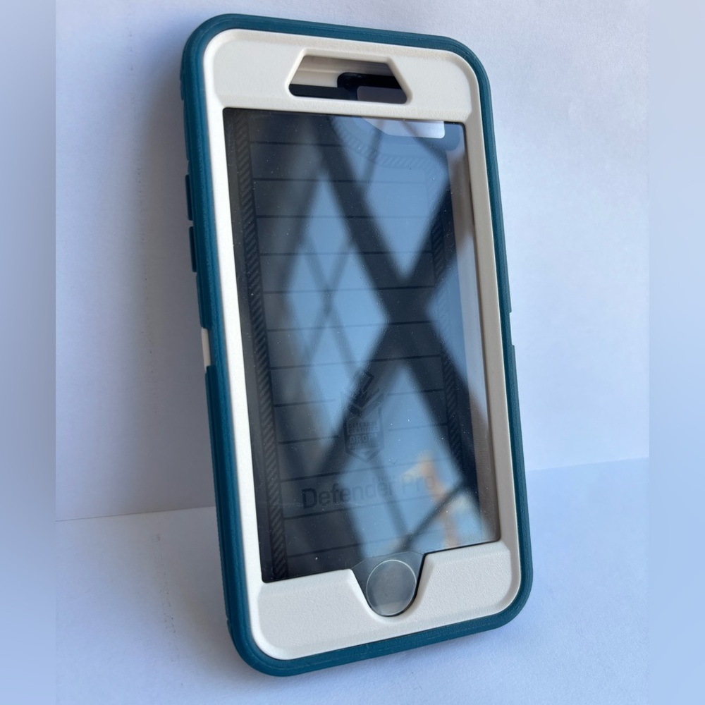 Otter Box Blue and White Phone Case for iPhone 2020 SE